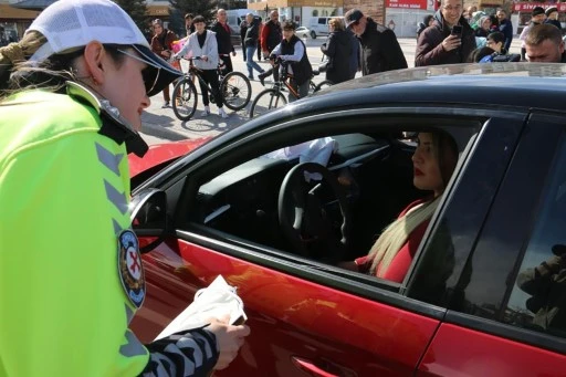 Sivas'ta Polis Tarafından Durdurulan Kadın Sürücüler Panik Yaşadı,  Gerçek Bambaşka Çıktı!