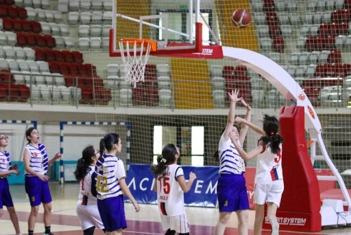 Sivas'ta Potanın Şampiyonu Selçuk Ortaokulu