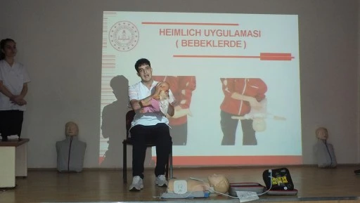 Sivas'ta sağlıkçı öğrenciler ilk yardım semineri verdi