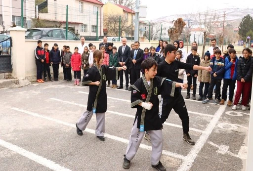 Sivas'ta Wushu'da Derece Yapan Öğrenciler Hünerlerini Sergiledi