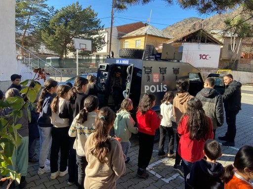 Sivaslı Öğrencilere Polisliği Anlattılar 