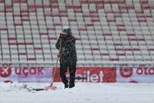 Sivasspor-Kasımpaşa Maçı Geç Başladı