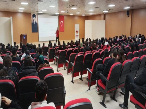 Suşehri'nde lise öğrencileri terör konusunda bilgilendirildi