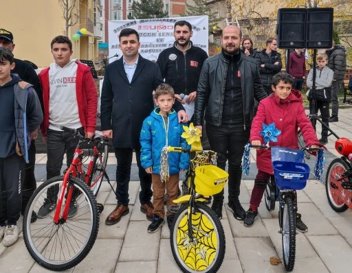 Suşehri'nde öğrencilere bisiklet sürprizi