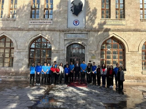  ‘TEKNOFİKİR Proje Yarışması'nda Selçuk Anadolu Lisesi 5 Projeyle Finale Yükseldi! 