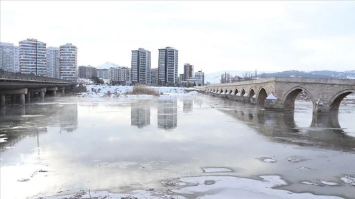 Türkiye'nin En Uzun Nehri Kızılırmak Kısmen Buz Tuttu