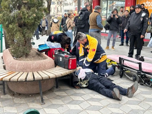 Yürürken kalp krizi geçirdi, kalp masajıyla hayata döndürüldü