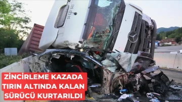 Zincirleme Kazada Tırın Altında Kalan Sürücü Kurtarıldı 