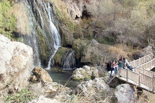 Sızır Şelalesi doğal güzelliğiyle büyülüyor 