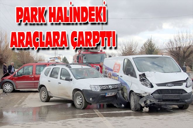 PARK HALİNDEKİ ARAÇLARA ÇARPTTI