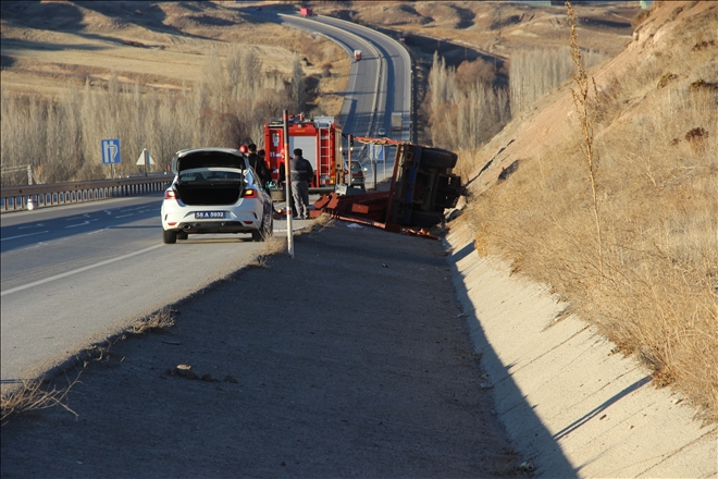 Römork Traktörden Ayrıldı: 3 Kişi Yaralandı