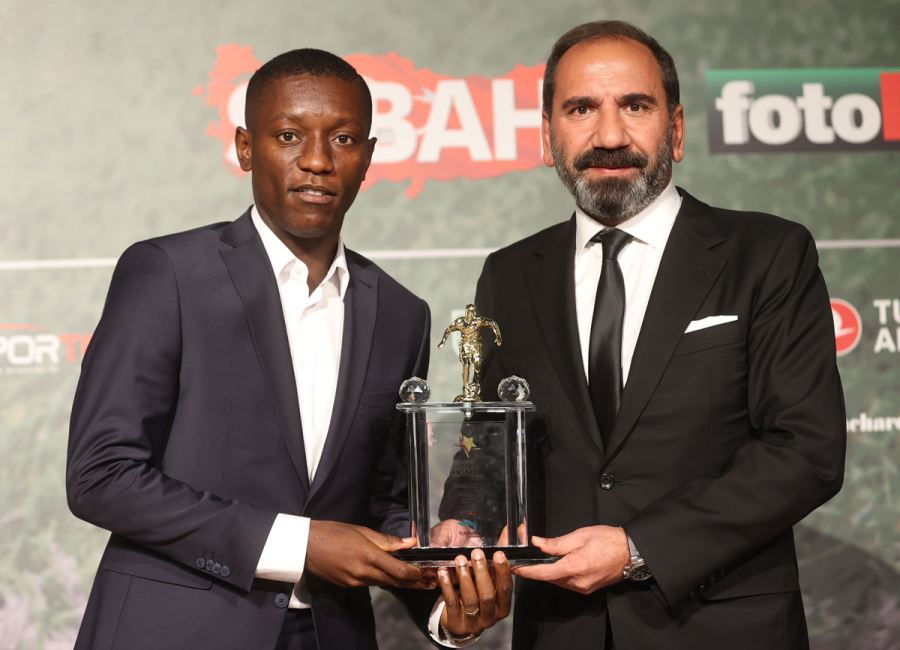 Yılın Kanat Oyuncusu Max Gradel!