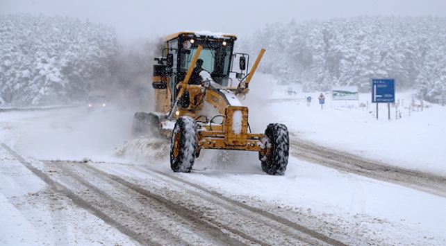 6 Köy Yolu Kar Nedeniyle Ulaşıma Kapandı