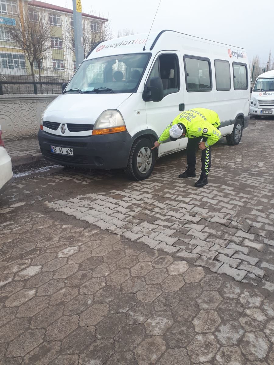 Ulaş'ta Zorunlu Kış Lastiği Denetimi Yapıldı