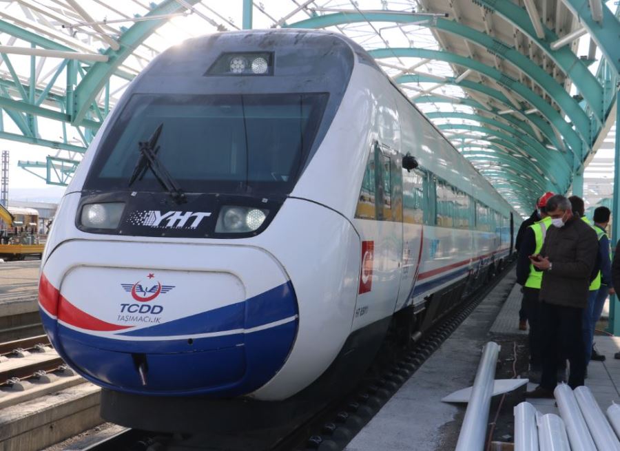 YHT İlk Kez Sivas Tren Garında--Video