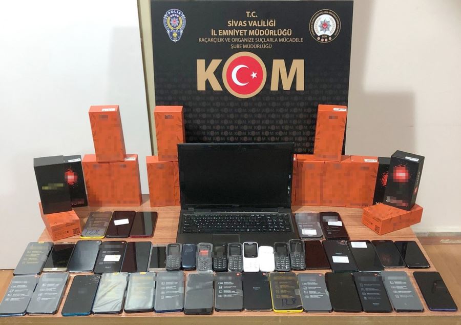 Gümrük Kaçağı 42 Telefon Ele Geçirildi