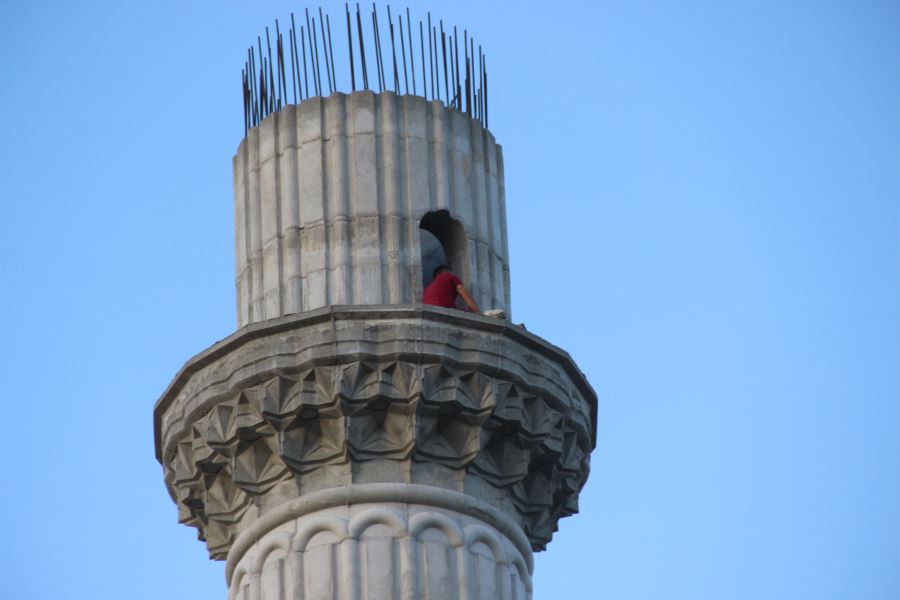 Bunalıma Girip Minareye Çıktı