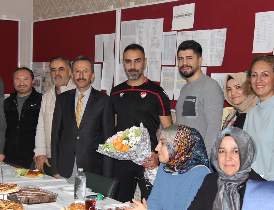 Hakem Gündüz, Öğretmenleri Unutmadı