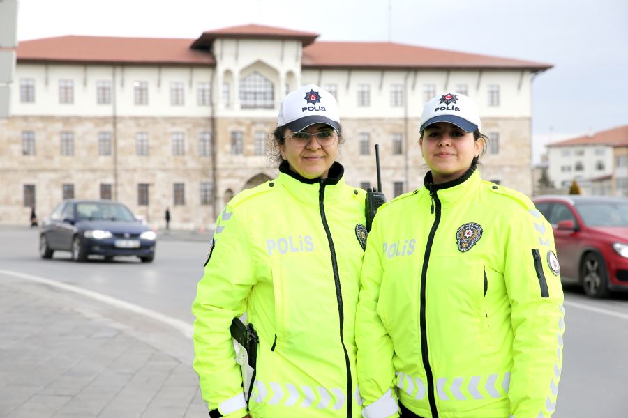 Sivas'ta Yayaların Güvenliği Kadın Trafik Polislerine Emanet