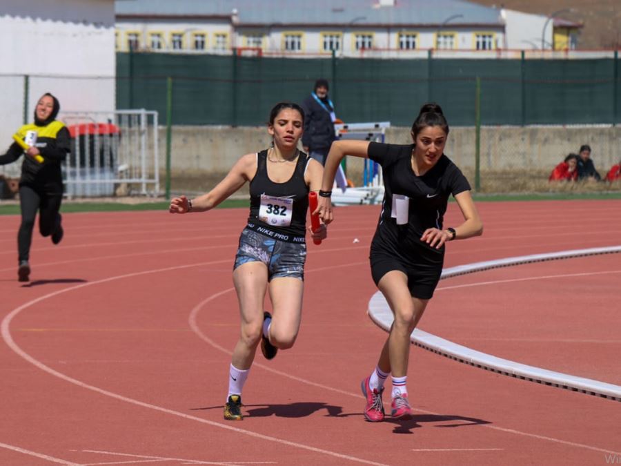 Atletizm Yarışları Nefes Kesti