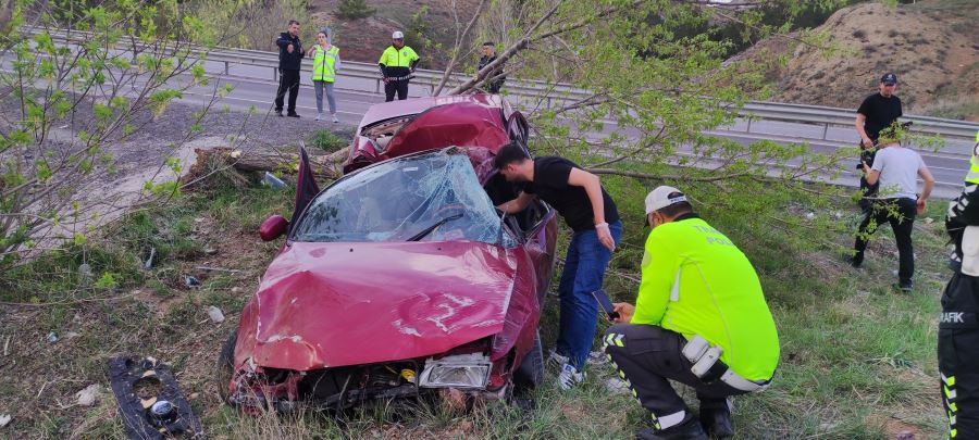 Otomobil Yoldan Çıktı: 1 Ölü 3 Yaralı