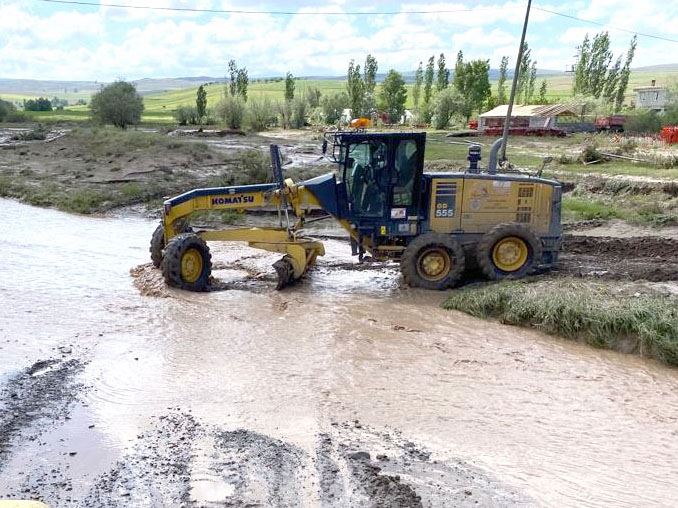 Sivas'ta Selden Etkilenen Köyde Temizlik Çalışmaları Sürüyor -- Video