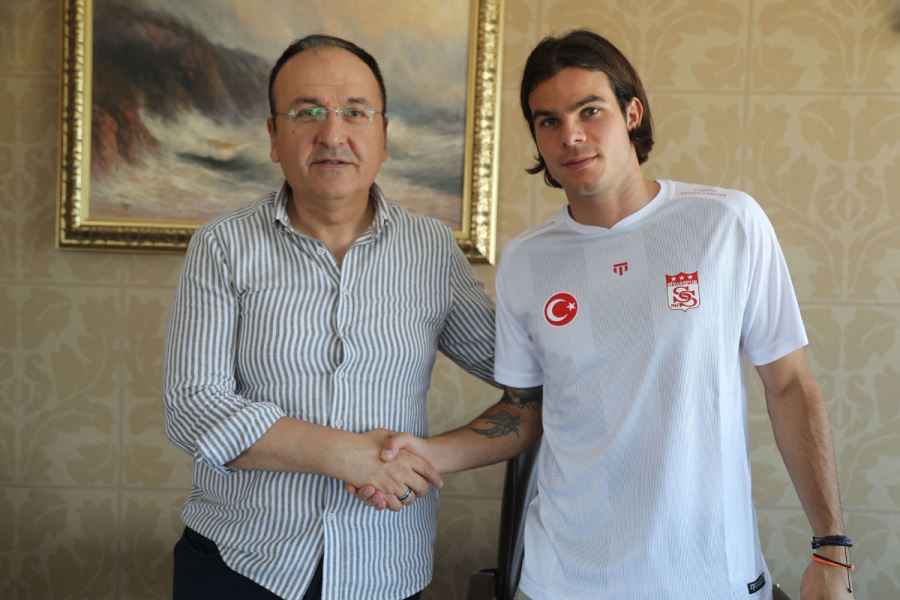 Charisis Resmen Sivasspor’da