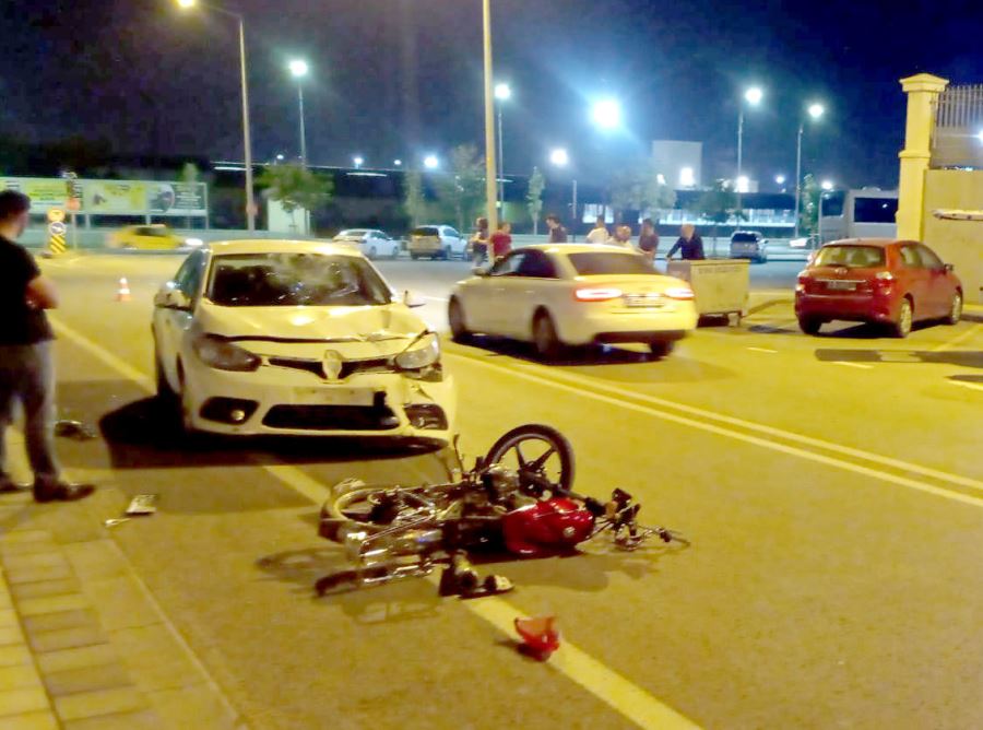 Sivas'ta Otomobille Çarpışan Motosikletin Sürücüsü Yaralandı -- Video