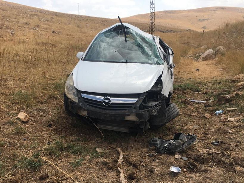 Otomobil Şarampole Uçtu, 6 Yaşındaki Çocuk Ağır Yaralandı 