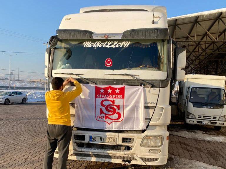 Sivasspor'dan Deprem Bölgesine 2 Tır Yardım Malzemesi