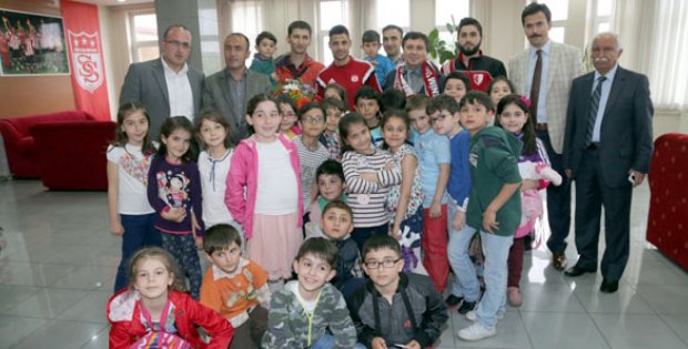 Minik Öğrencilerin Sivasspor Aşkı